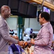 Weah visits top Nigerian televangelist ahead of Liberia runoff